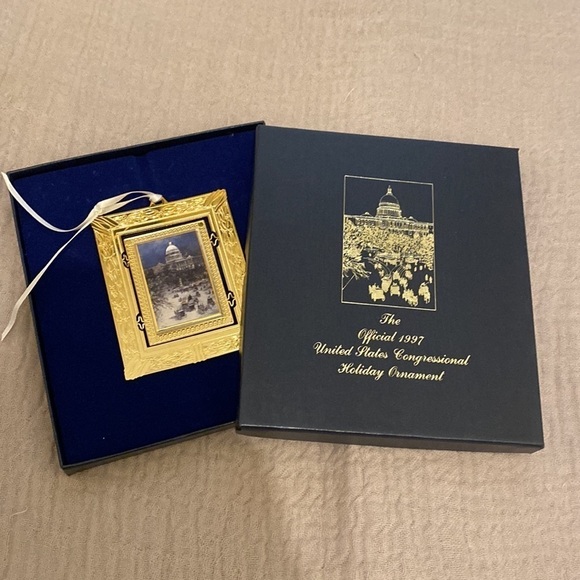 UNITAD STATE CONGRESSIONAL HOLLIDAY ORNAMENTS. 7 FOR ONLY $125 !!! - Picture 10 of 13